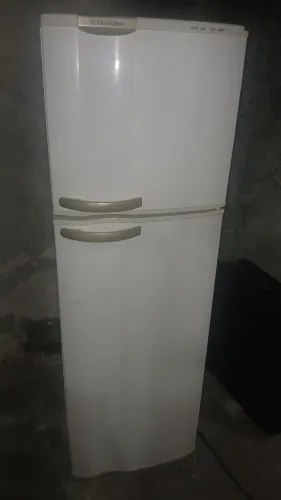 Vendo geladeira Electrolux frost free