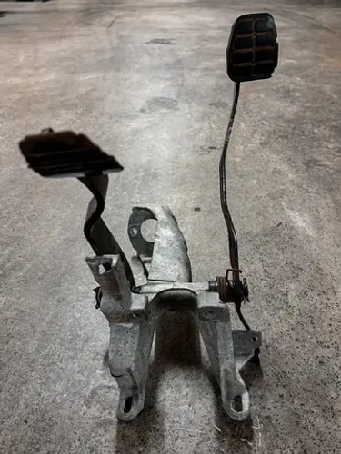 Pedaleira pedal freio e embreagem original do Volkswagen Santana 1991 a 1998