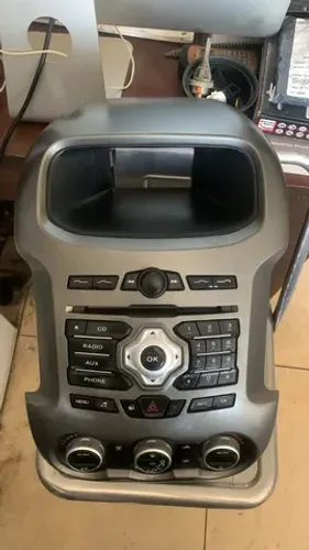 Painel central com rádio e comando do ar condicionado ranger 2016 
