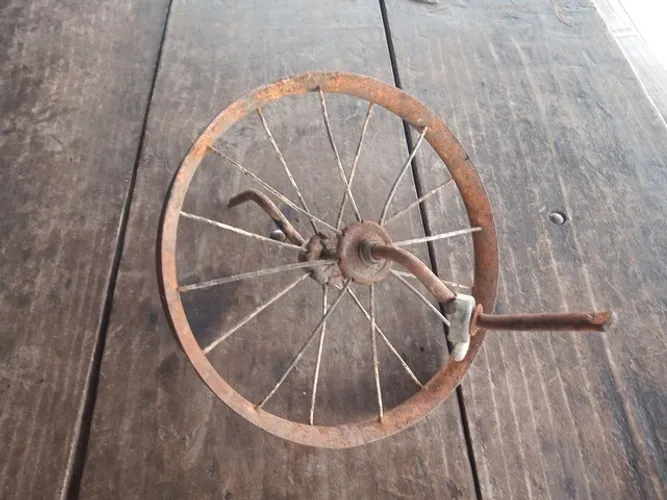 Roda velocípede antigo 