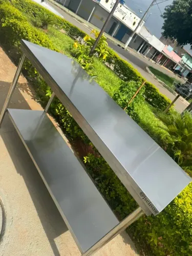 Mesa de manipulação inox c/ paneleiro liso 1.5 Metros.