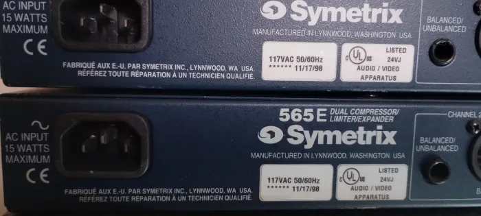 Som , aparelho Symetrix 565 E duas unidades