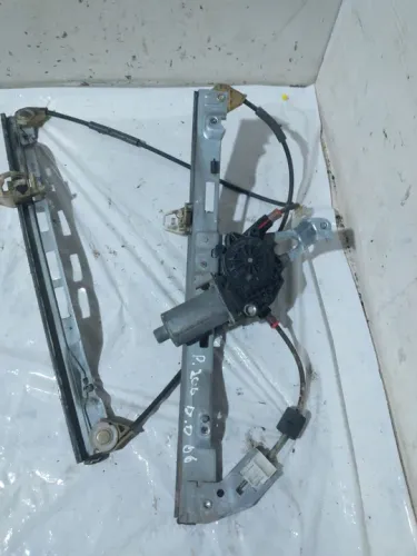 Máquina de vidro dianteiro direito Peugeot 206 2006