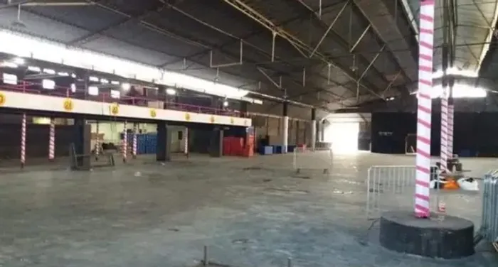 Galpão todo coberto 3620 m2 Santa Cruz avenida Areia Branca