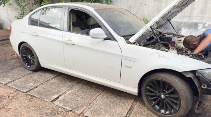 BMW 320 2011 sucata