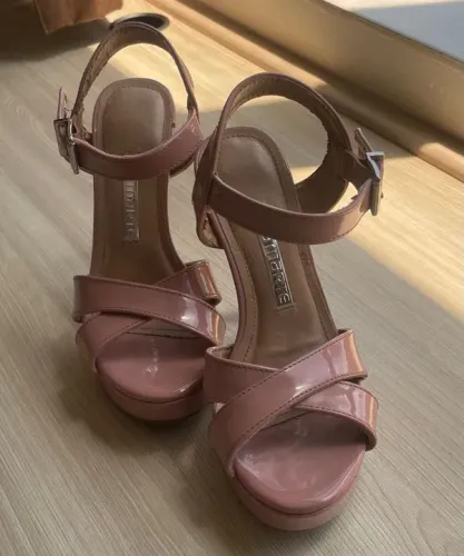 Super Oferta de Black Friday! Sandália Rosa Nude - Elegância e Conforto que Encantam!