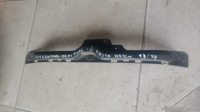 Guia Central Para-choque traseiro New Fiesta Hatch 2013 / 2019 LE