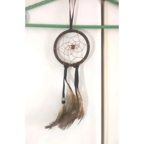 filtro dos sonhos artesanal com pedra e penas