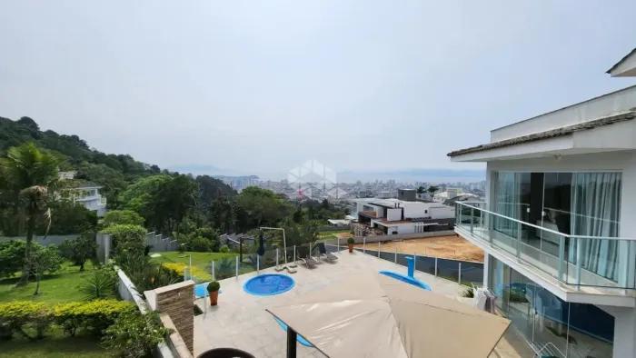 CASA EM CONDOMINIO DE LUXO COM 4 QUARTOS SENDO 2 SUÍTES 2 VAGAS DE GARAGEM NO BOSQUE DAS M