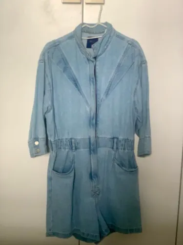 Macacão jeans curto tam M ( muito novo)