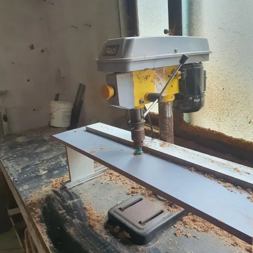 Furadeira de porta bancada