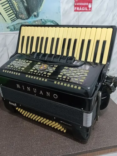 Sanfona Minuano 80 baixos sem nova
