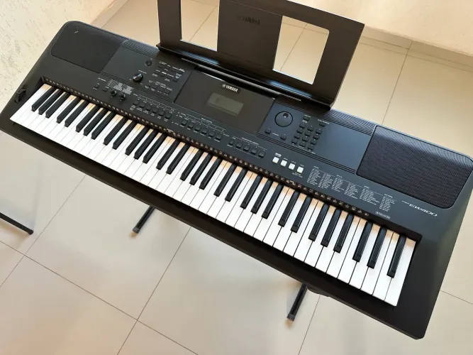 Teclado Yamaha PSR-EW400 - 76 teclas - Completo
