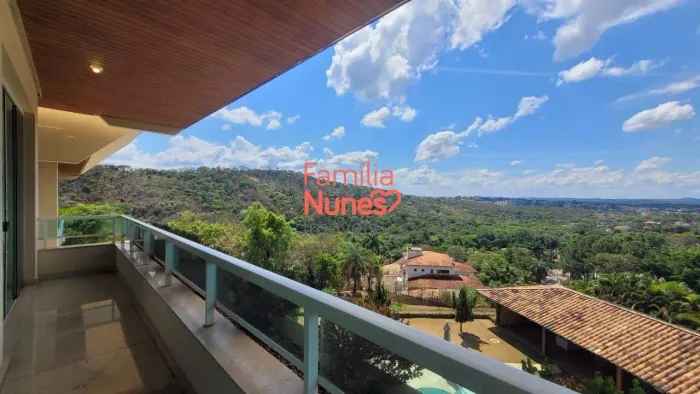Casa a venda em condomínio em Contagem