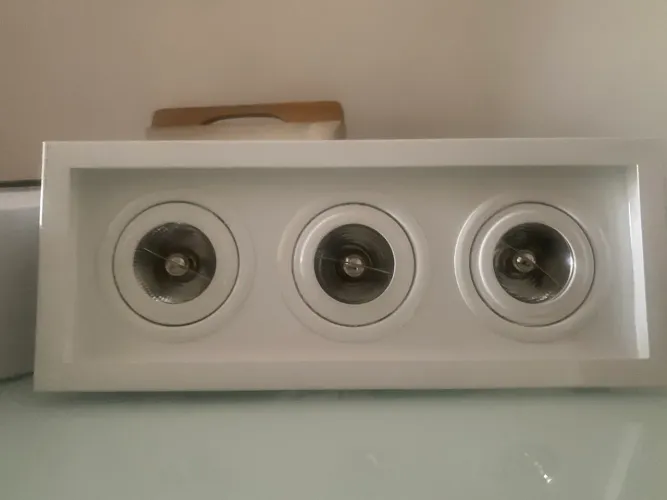 Lâmpadas embutido c/3 AR 70 recuado 