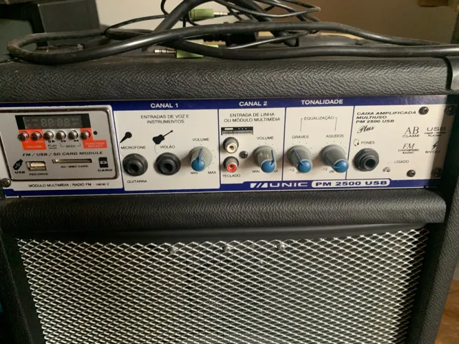 Caixa de Som Amplificada Aunic PM 2500 USB