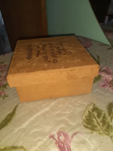 Caixa porta objetos com frase de música . Luminária de coração 