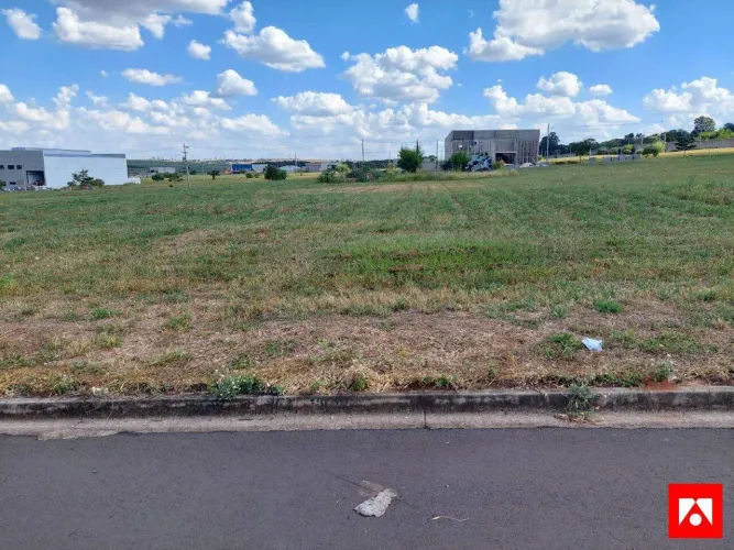 Terreno à Venda no Industrial Souza Queiroz em Limeira com 1000 m²