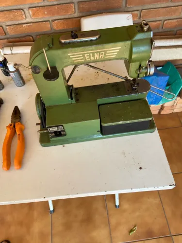 ? Máquina de Costura Antiga Elna (Produto não testado)