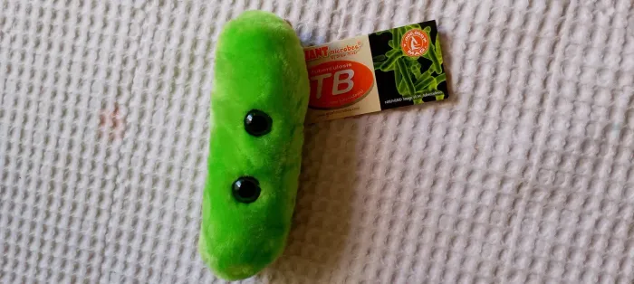 Pelúcia Giant Microbes tuberculose para aula de biologia
