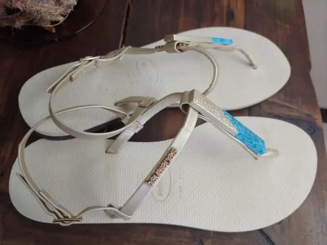Sandálias Havaianas Douradas