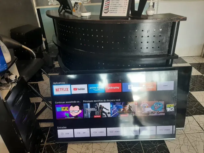 Smart TV com aplicativos e tela grande