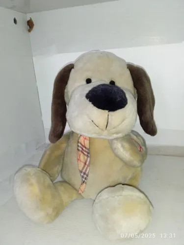 Cachorro de Pelúcia Marrom e Bege musical.