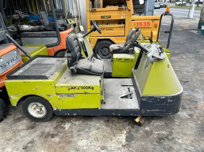 Lote c/ 3 Rebocadores CEN, capacidade 3.000Kg