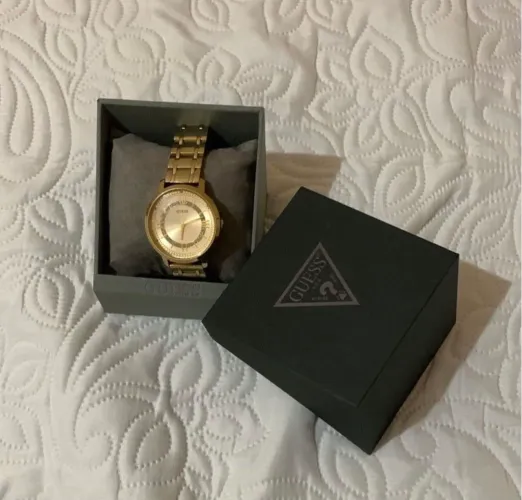 Relógio guess dourado feminino 