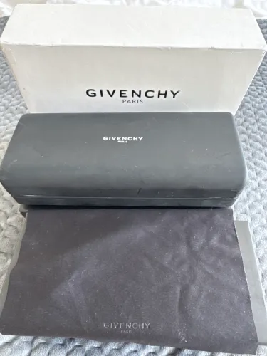 Caixa de Óculos Givenchy