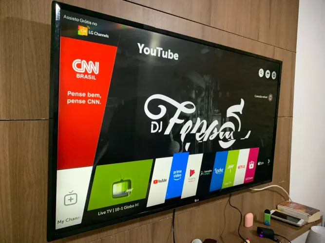 Smart TV LG com acesso a YouTube e canais