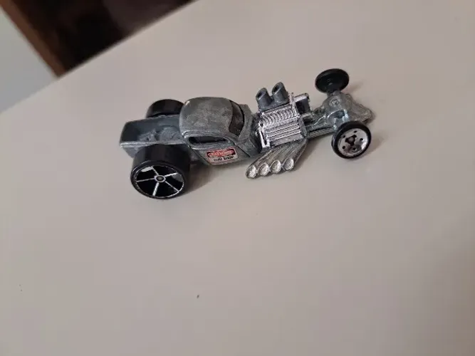 carro hot wheels ratbomb
