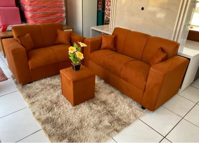 Conjunto Sofá 2 e 3 Lugares + Puff em Suede Laranja