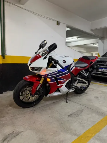 Honda CBR 600rr Cara de Camaro 