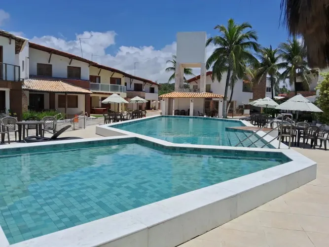 Casa 4/4 + dependência, condomínio Mediterranean Sea, beira mar em Tabatinga