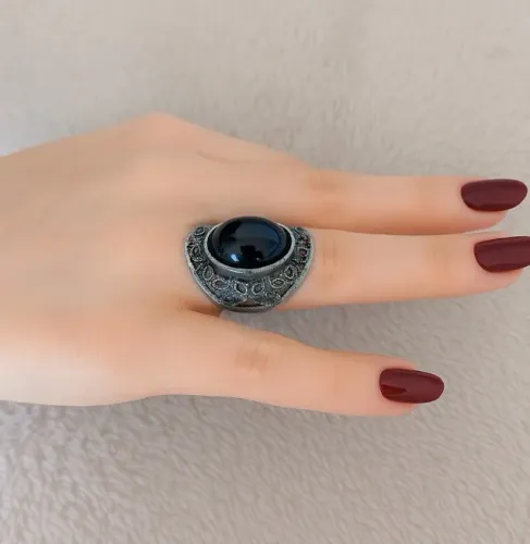 Anel Vintage com Pedra Negra Tipo Ônix