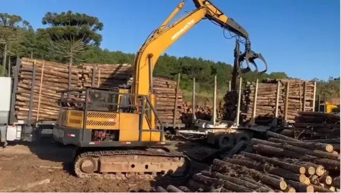 Escavadeira Komatsu PC150, 2006