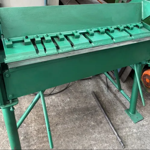 Dobradeira de Chapa Manual 