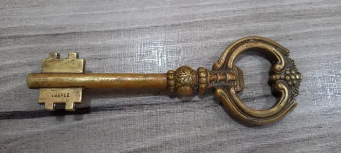Antigo abridor de garrafas EBERLE