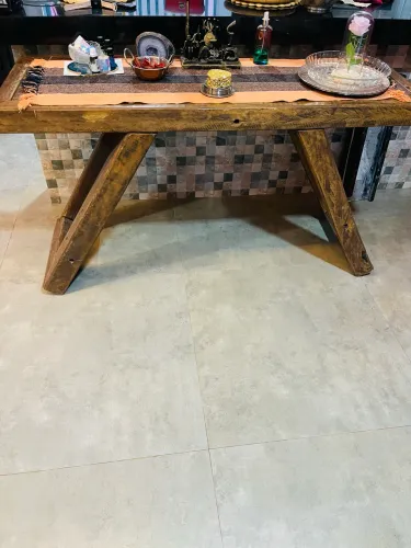 Mesa rústica toda em madeira