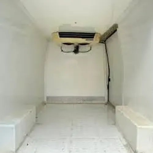 Faço frete com van refrigerada