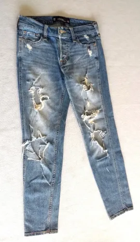 Calça jeans feminina tamanho PP, para adolescentes. Marca Hollister (EUA). Estilo "trash".