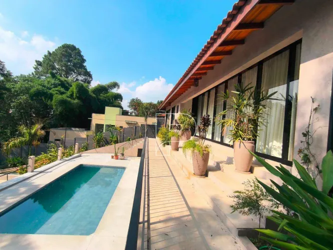 Casa com 4 suítes e piscina, 2000m² de terreno e 504m² de área construída