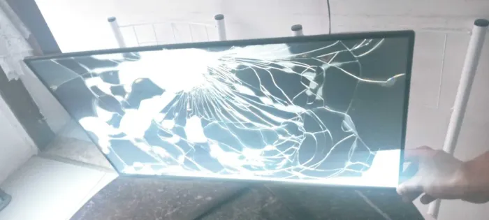 Monitor Mancer Horizon Z24 quebrado