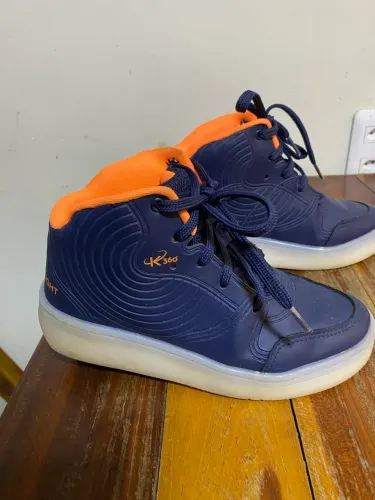 Tênis com rodinha 31/32