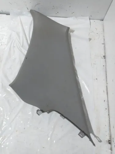 Acabamento traseiro direito coluna Toyota Corolla 2001/02