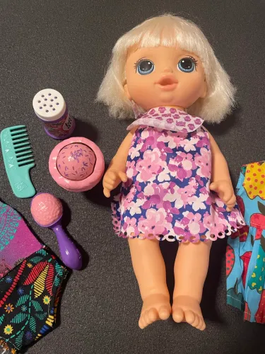 Baby Alive Sobremesa Mágica com roupas exclusivas