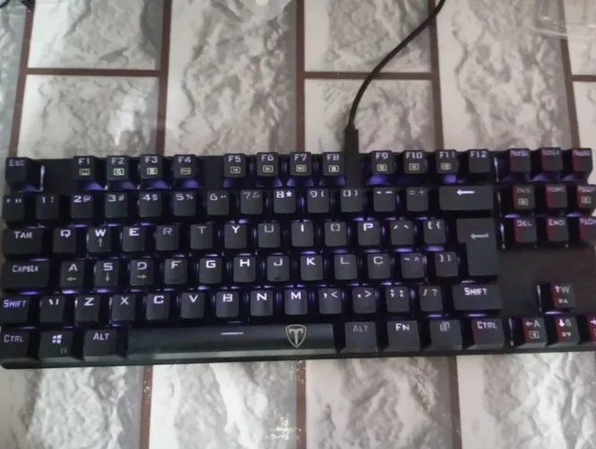 Teclado mecânico t-dagger