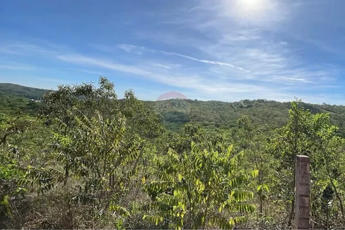 Chácara a 12 km da Ponte JK com Vista para Vale, Água Corrente no Jardim Botânico