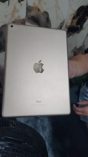 iPad dourado 5 geração com capa novíssimo parcelo no cartão